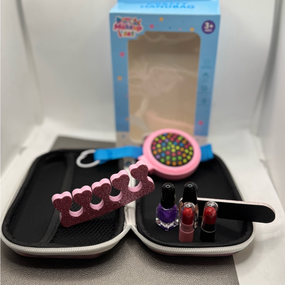 💸 5 for $50 Lovely Labubu and Friends Makeup Case - Picture 5 of 7